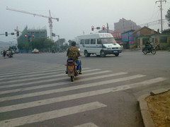 紅燈停 綠燈行 該如何通過交通信號燈