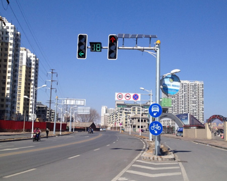 HD205A太陽(yáng)能無(wú)線(xiàn)通訊交通信號(hào)控制系統(tǒng)