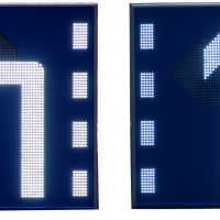 2、直行左轉(zhuǎn)可變車道標(biāo)牌（帶分道線）-產(chǎn)品圖