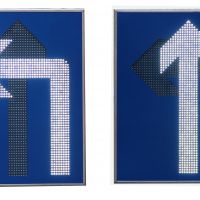 2、直行左轉(zhuǎn)可變車道標(biāo)牌（不帶分道線）