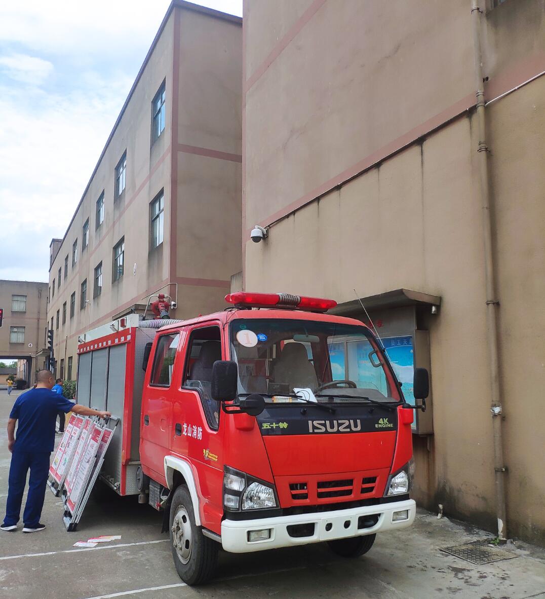 最近慈溪消防來到公司進(jìn)行消防安全宣傳，確保企業(yè)生產(chǎn)安全