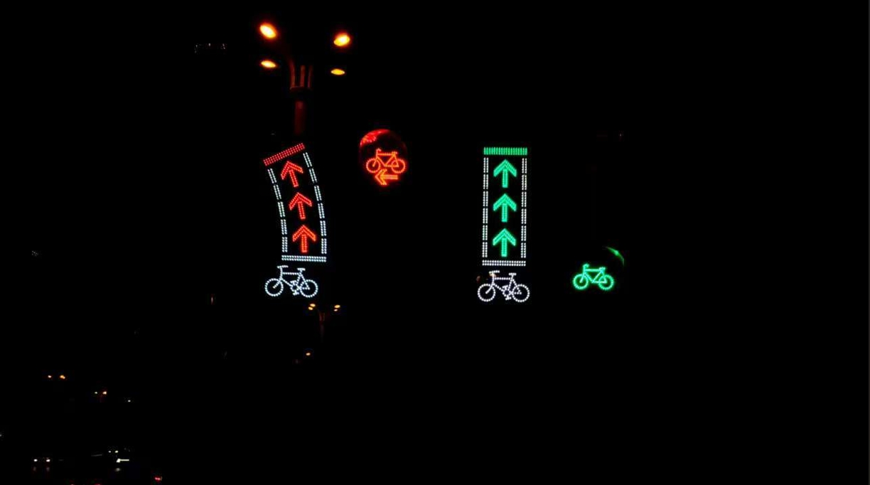 非機(jī)動(dòng)車(chē)LED導(dǎo)向指引牌獲得客戶好評(píng)，路口效果明顯！