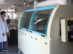 華路德電子車間